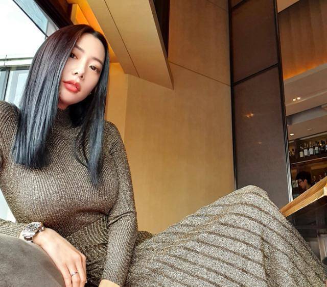 韩国美女克拉拉曝光近照,身材玲珑尽显!