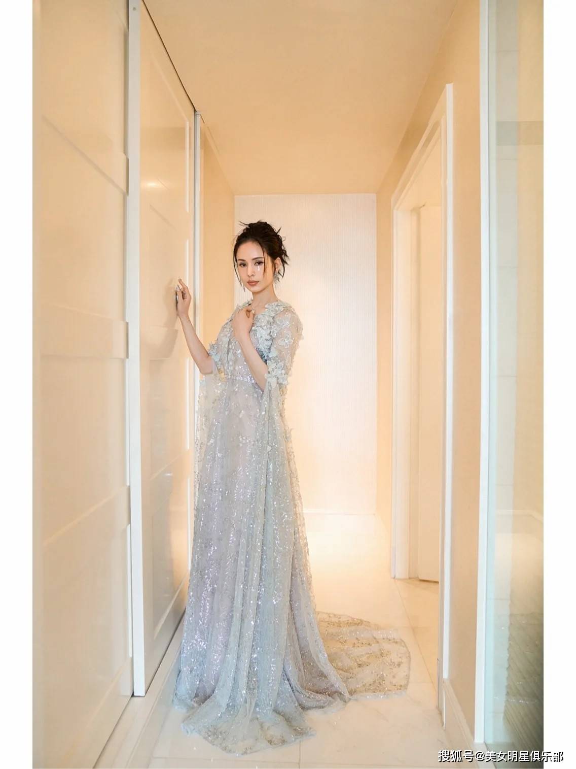 49岁"神仙姐姐"李若彤,性感魅力无法抗拒!_演技_演艺圈_观众