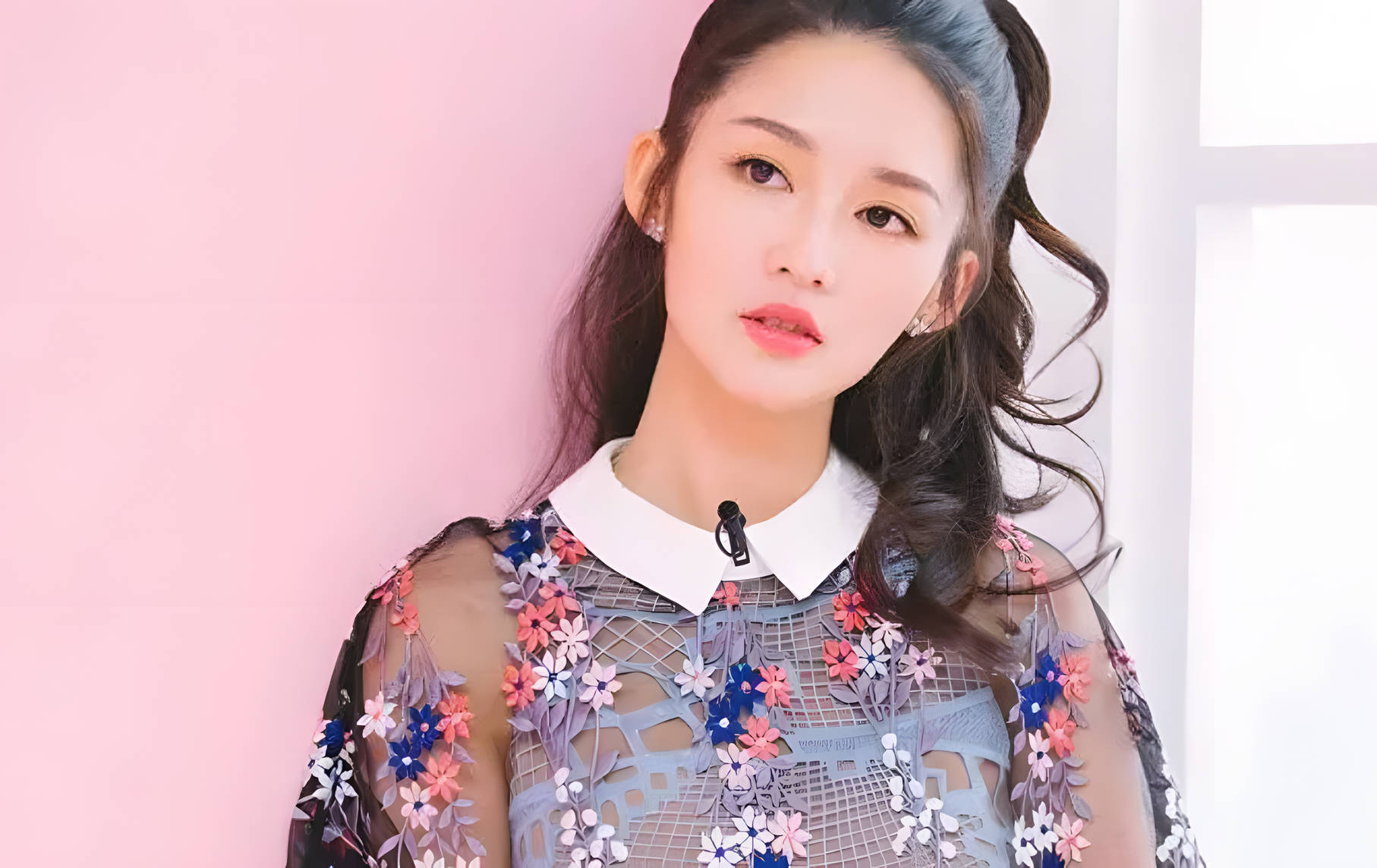 32岁李沁皮肤水嫩,娱乐圈最干净女神!_角色_演技_观众