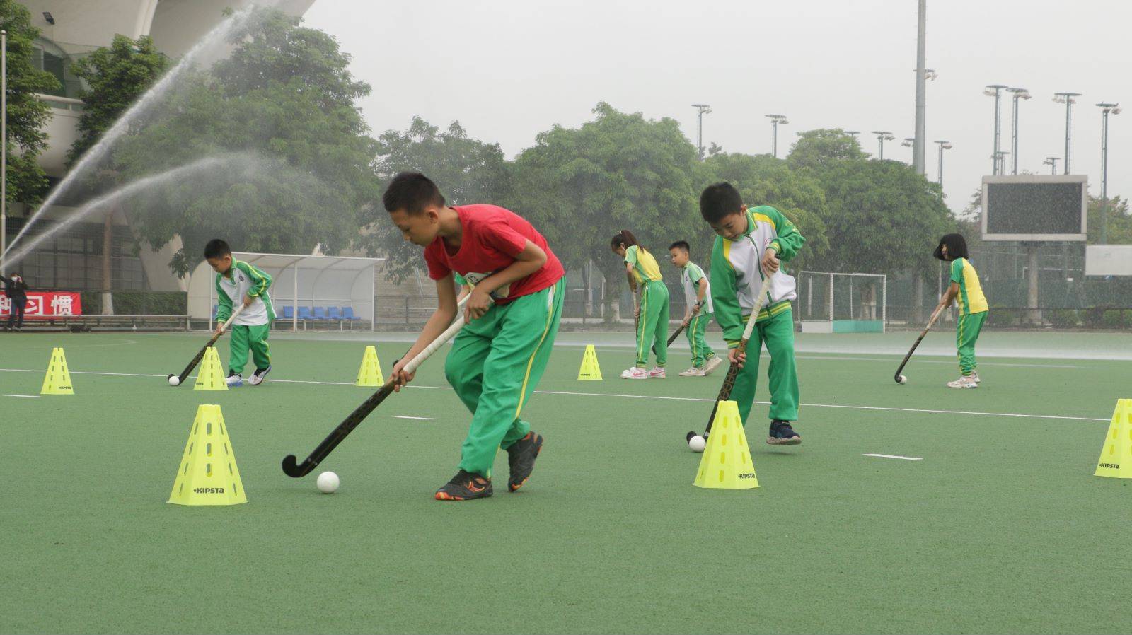 曲棍球广东省金牌,曲棍球与高尔夫的区别?