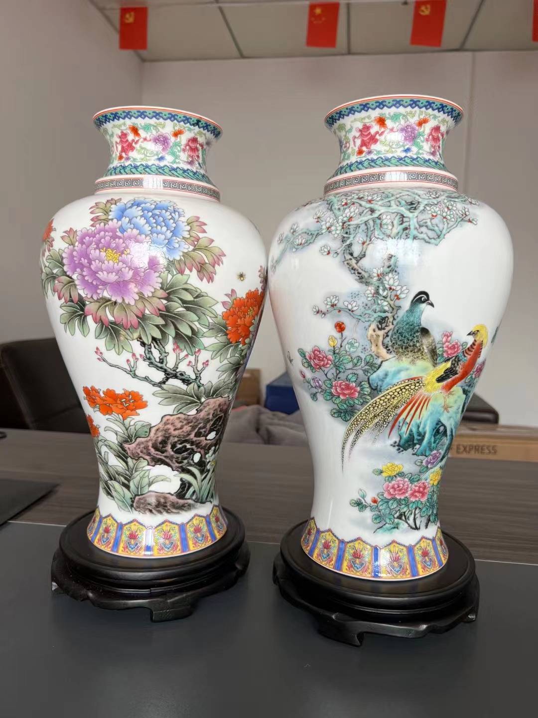 张松茂,徐亚凤《锦绣富贵双绝尊》采用釉上粉彩 画面脱俗_藏品_大王