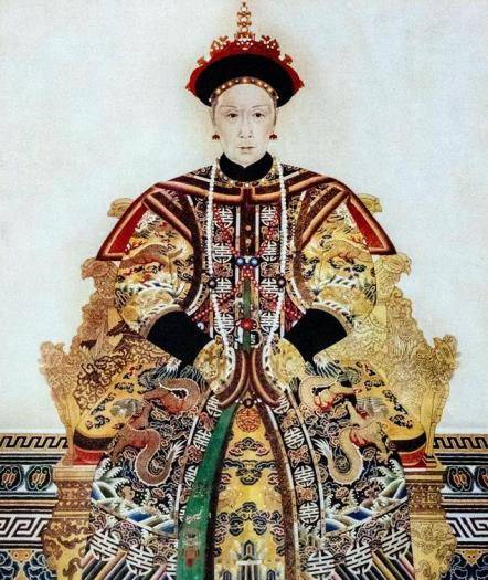 清代12帝的正牌皇后标准朝服像:看过来看过去,还是乾隆最有眼光