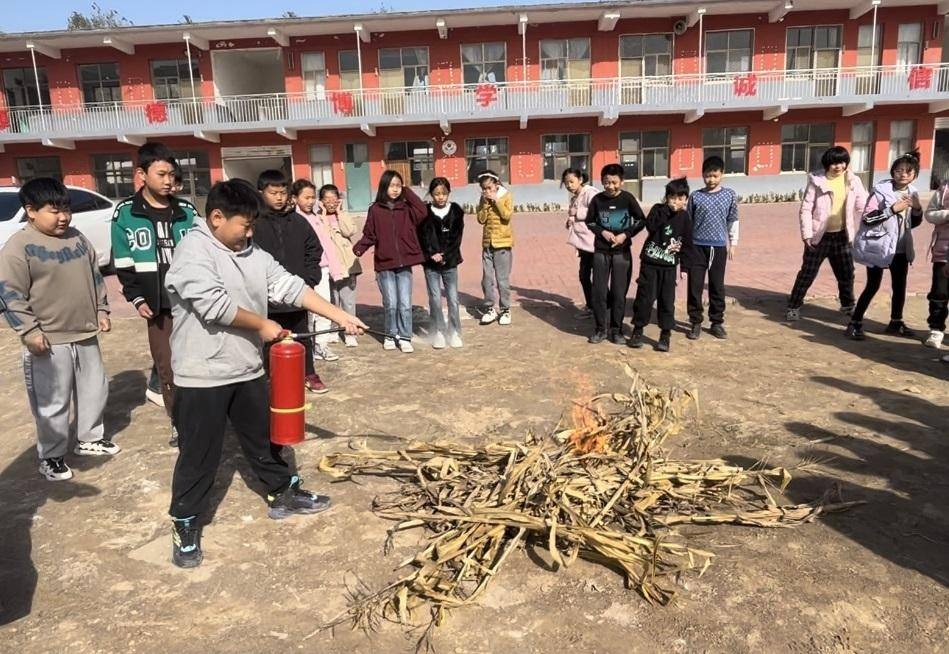 邢台威县:常屯学区举行消防安全日主题活动_教育_工作_灭火器