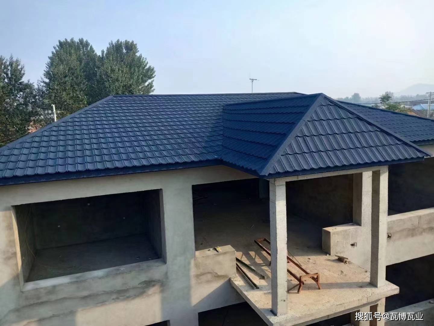 彩石金属瓦让现代化建筑更美观!_进行_新农村_屋面瓦