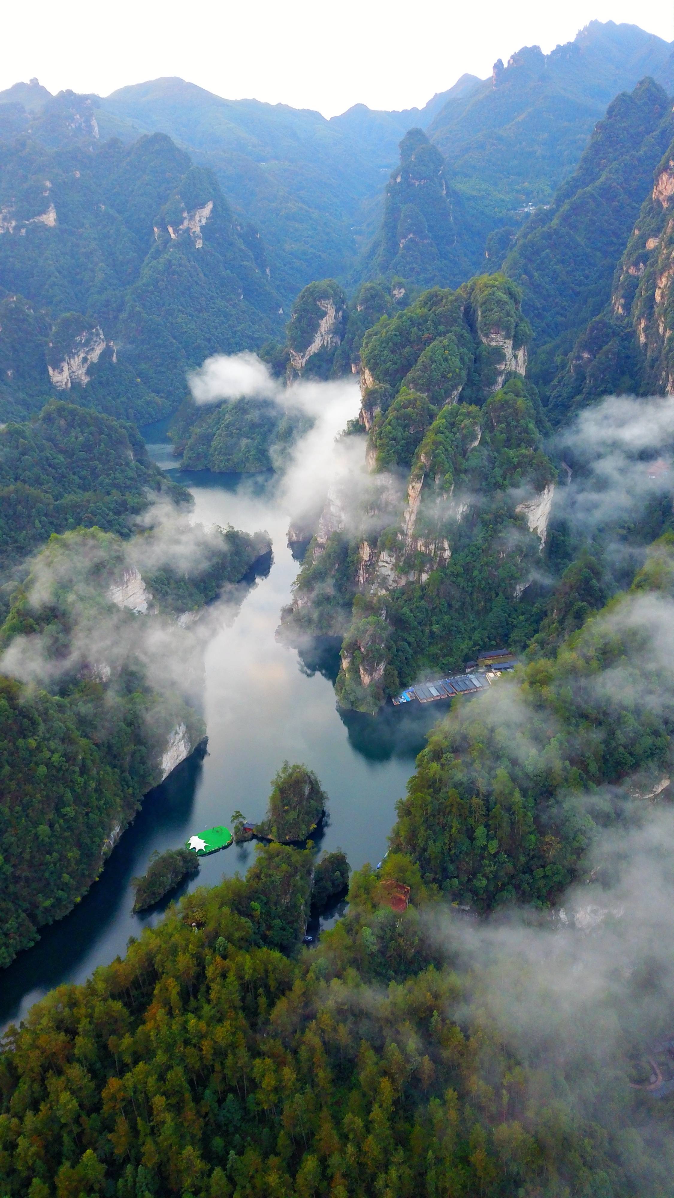张家界的绿宝石——生态宝峰湖(航拍组图)