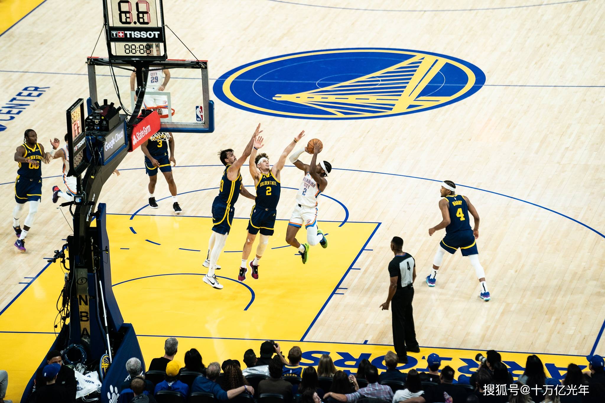 库里火线复出难救场,霍姆格伦关键球帮助雷霆再胜勇士_比赛_威金斯