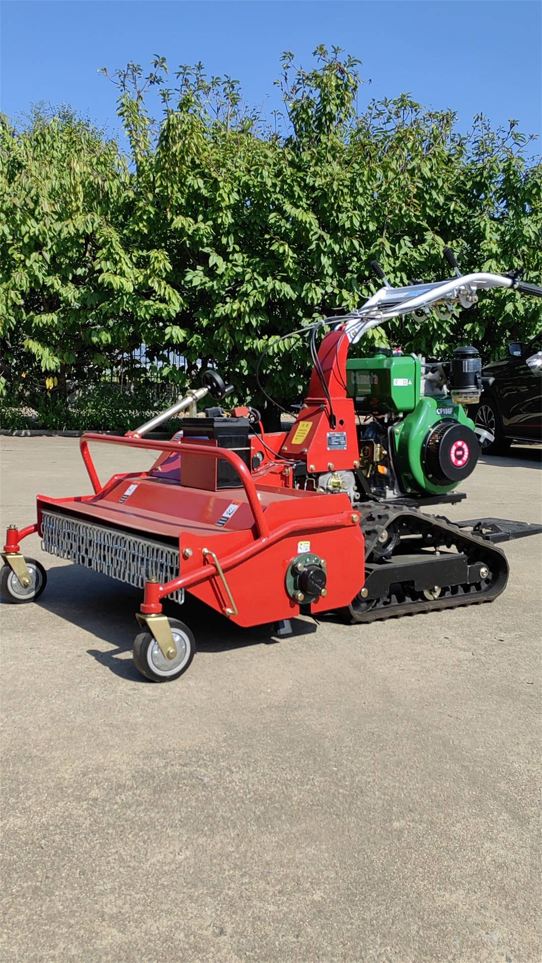 三角履带果园留茬割草机打草机具体有什么作用呢?_杂草_果树_成本