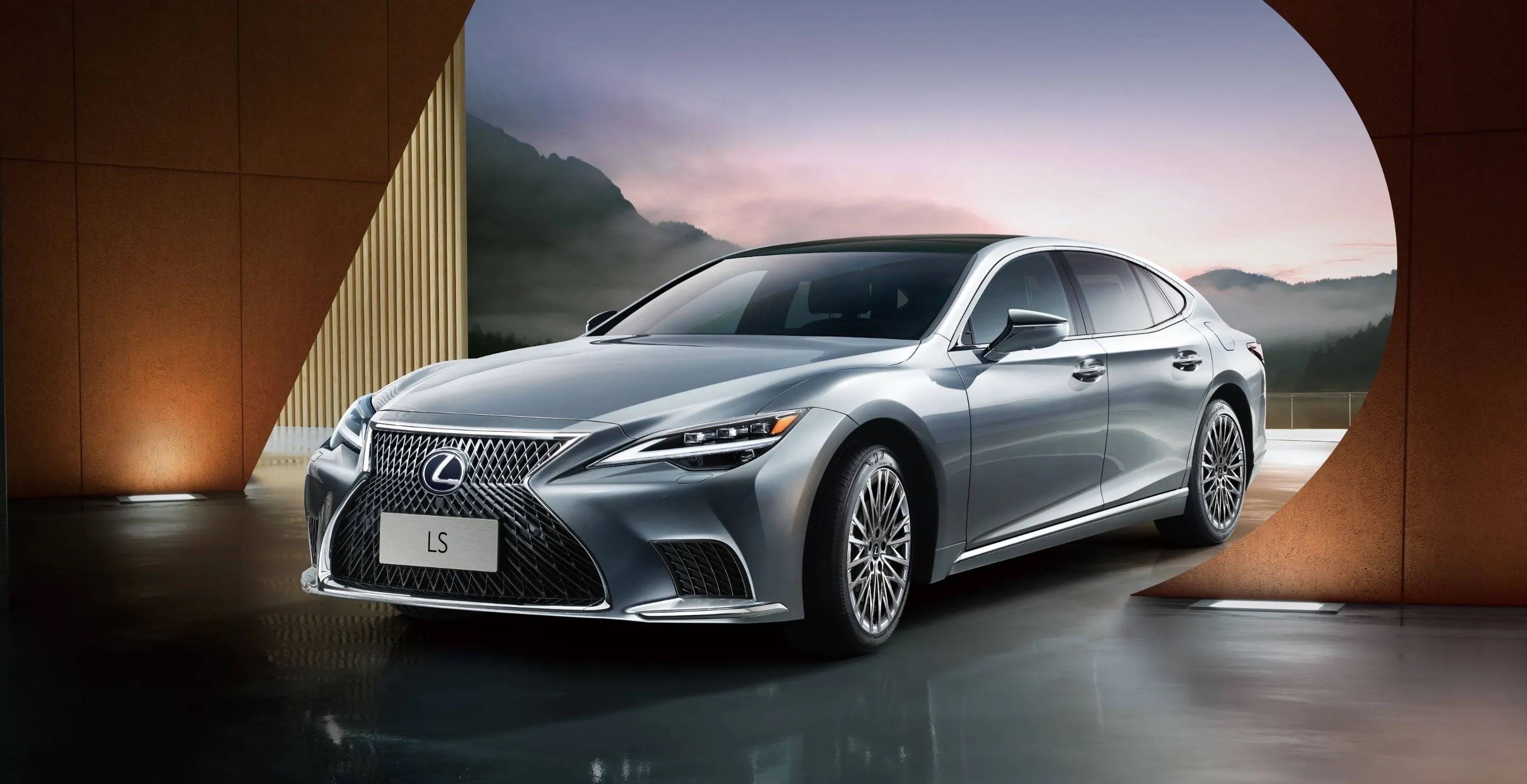 值得一提的是,2024款雷克萨斯ls全系涨价,其中ls 500h 卓越版的指导价