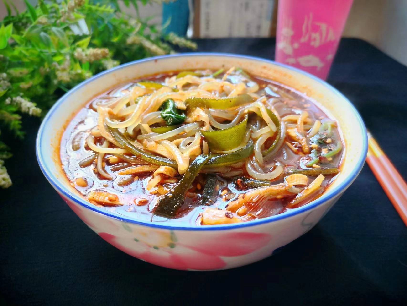 原创 天冷就适合这样吃，多种食材一锅出，吃菜喝汤，真过瘾！