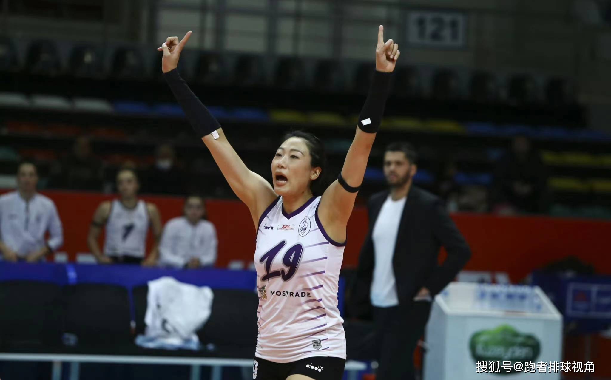 刘晏含18分,再拿球队最高分,率队10战9胜,暂列小组第一_比赛_外援