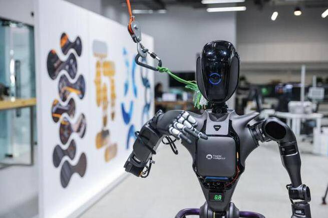 塑造发展新动能新优势，上海布局智能机器人新赛道，加快形成新质生产力。