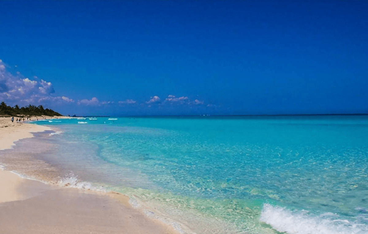 海底地形:馬裡亞納海溝位於西太平洋馬里亞納群島東部,這片海域地形