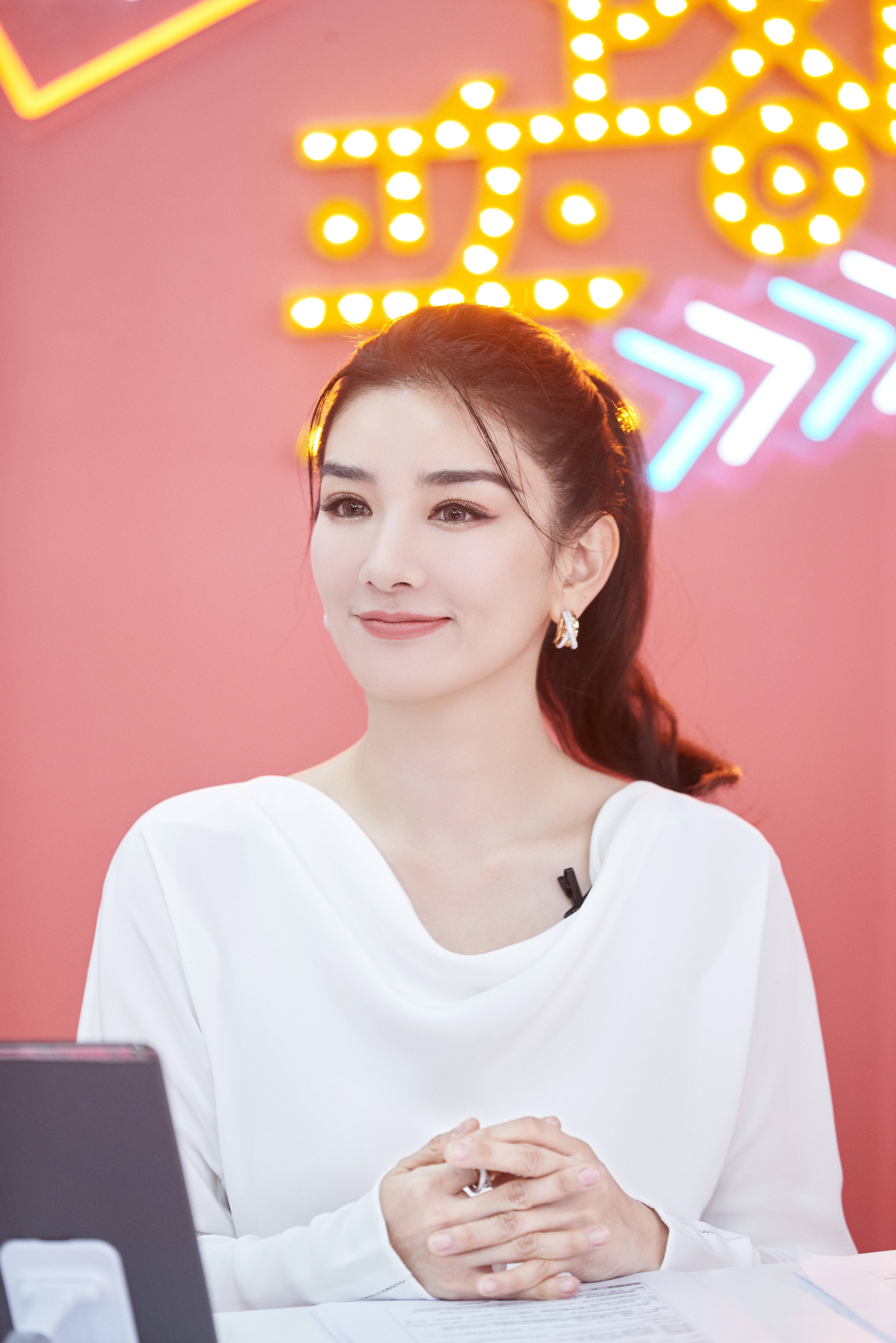1月15日,她加盟了湖南卫视熟龄女性甜蜜觅爱社交原创综艺《怦然再心动