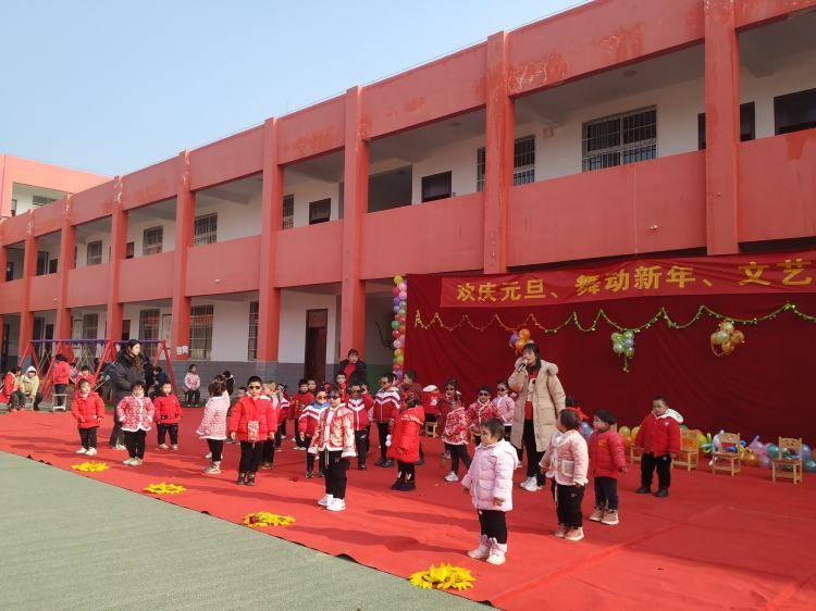 鄧州市裴營鄉耿營中心小學幼兒園舉行