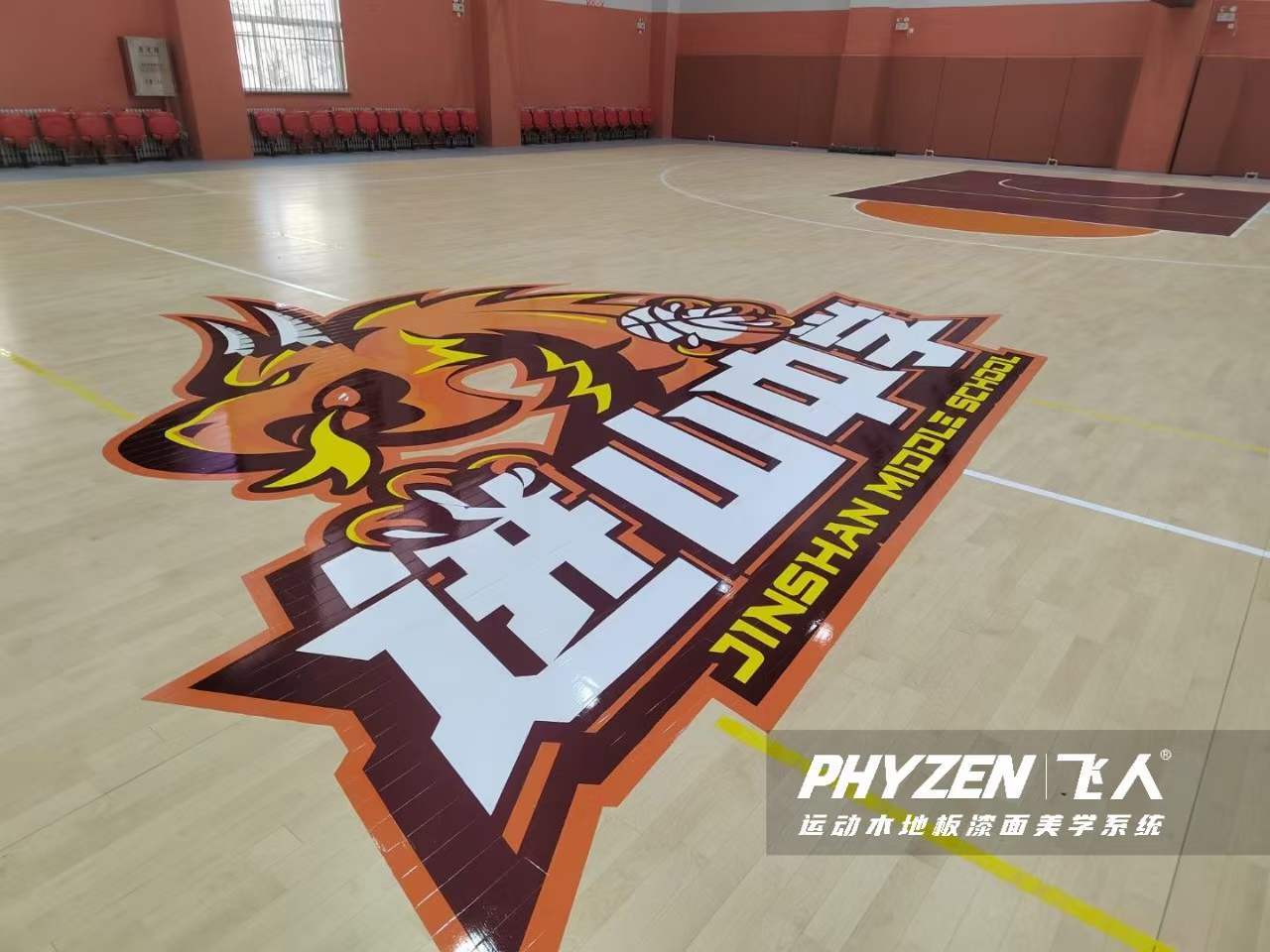 山西太原进山中学篮球馆涂刷体育彩漆logo施工