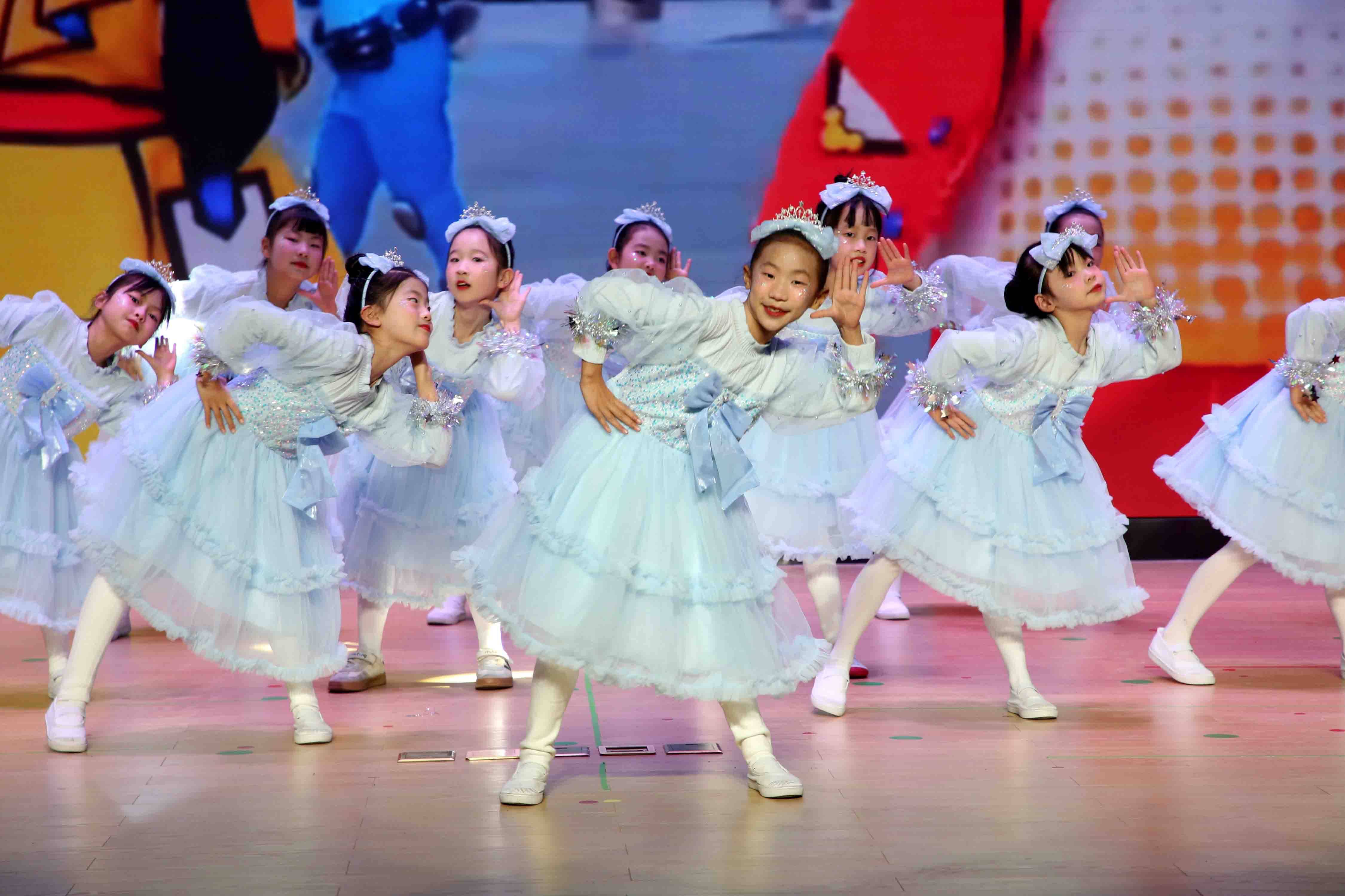 美好少年"梦想的翅膀"艺术节暨庆元旦迎新年文艺活动_常昆_表演_舞蹈