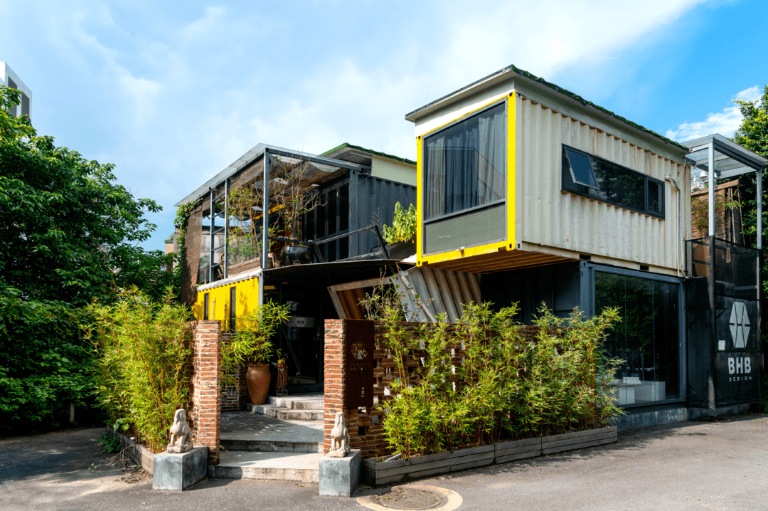 媒体关注伯虎兄弟集装箱搭建起网红公司