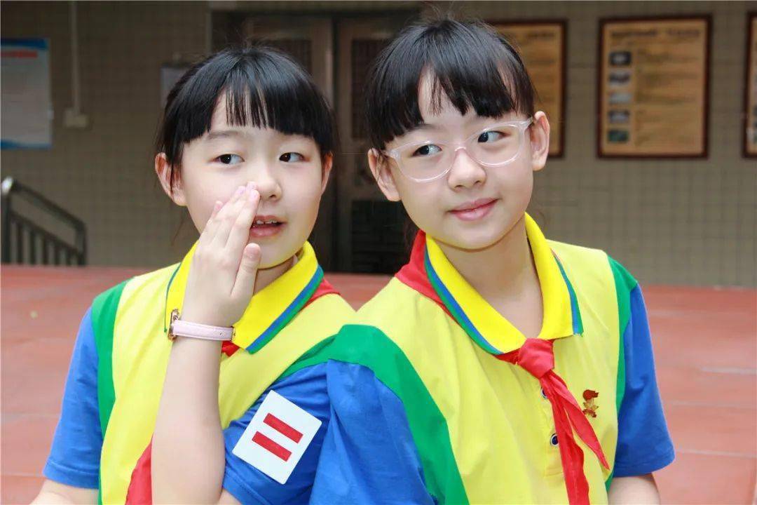 与动物小说大王相遇15对双胞胎节日秀珠光路小学学生的儿童节过得很