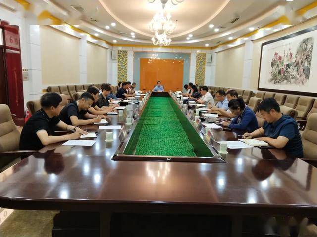 蒲县县委书记薛凤奎主持召开县委常委会扩大会议