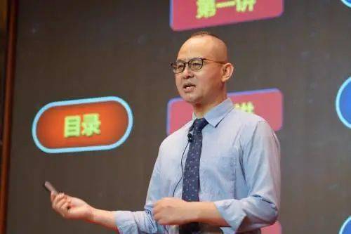 ▼宏观经济专家李真老师为参会企业授课,答疑解惑.