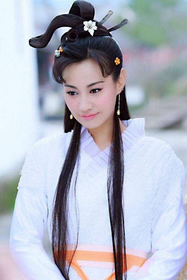 杨雪因参演皓衣行登上热搜回顾其主演作品也是部部经典