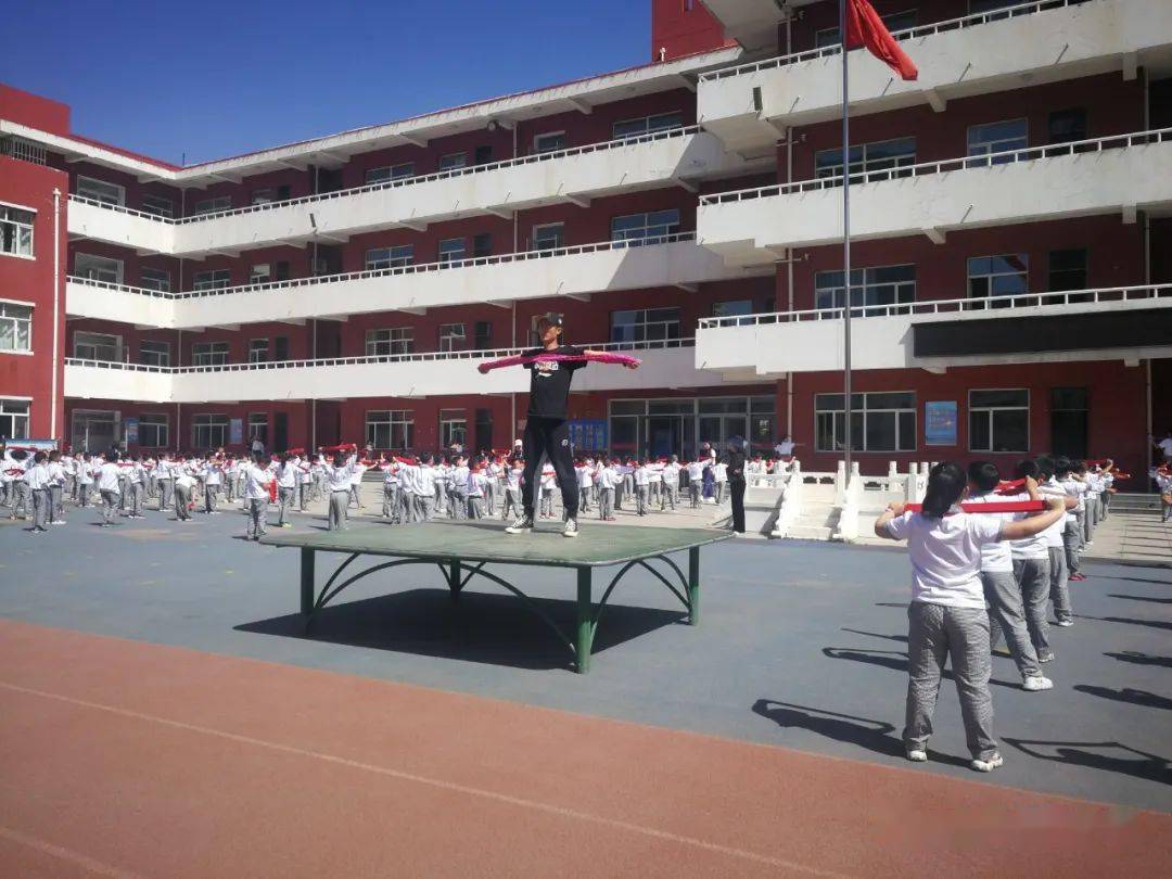 书香四小 抗击疫情 运动有方----东胜区第四小学体育大课间自编操集体