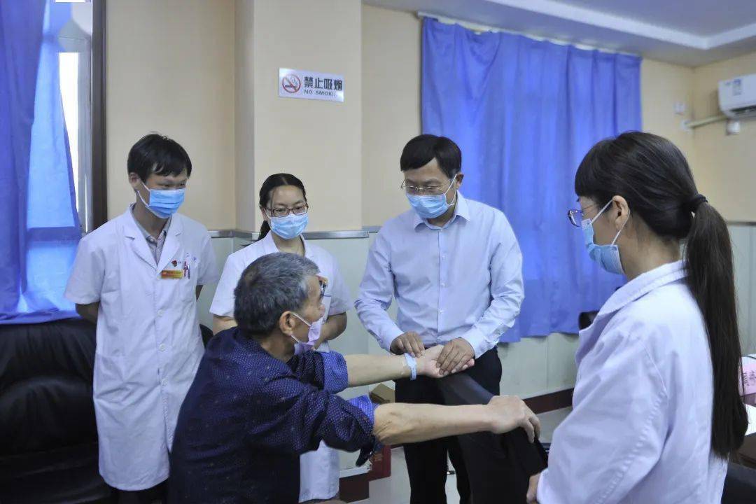 关于中国中医科学院西苑医院知名专家代挂号，跑腿加急办住院的信息