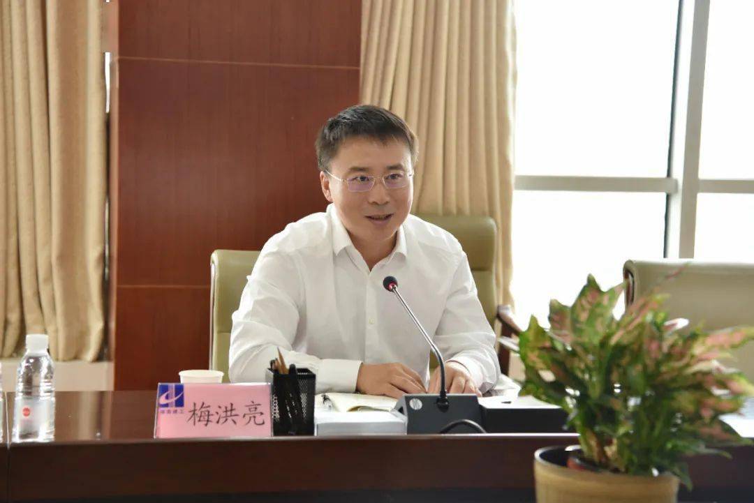 6月2日,中铁建设集团总经理梅洪亮,副总经理兼中南投资建设指挥部指挥