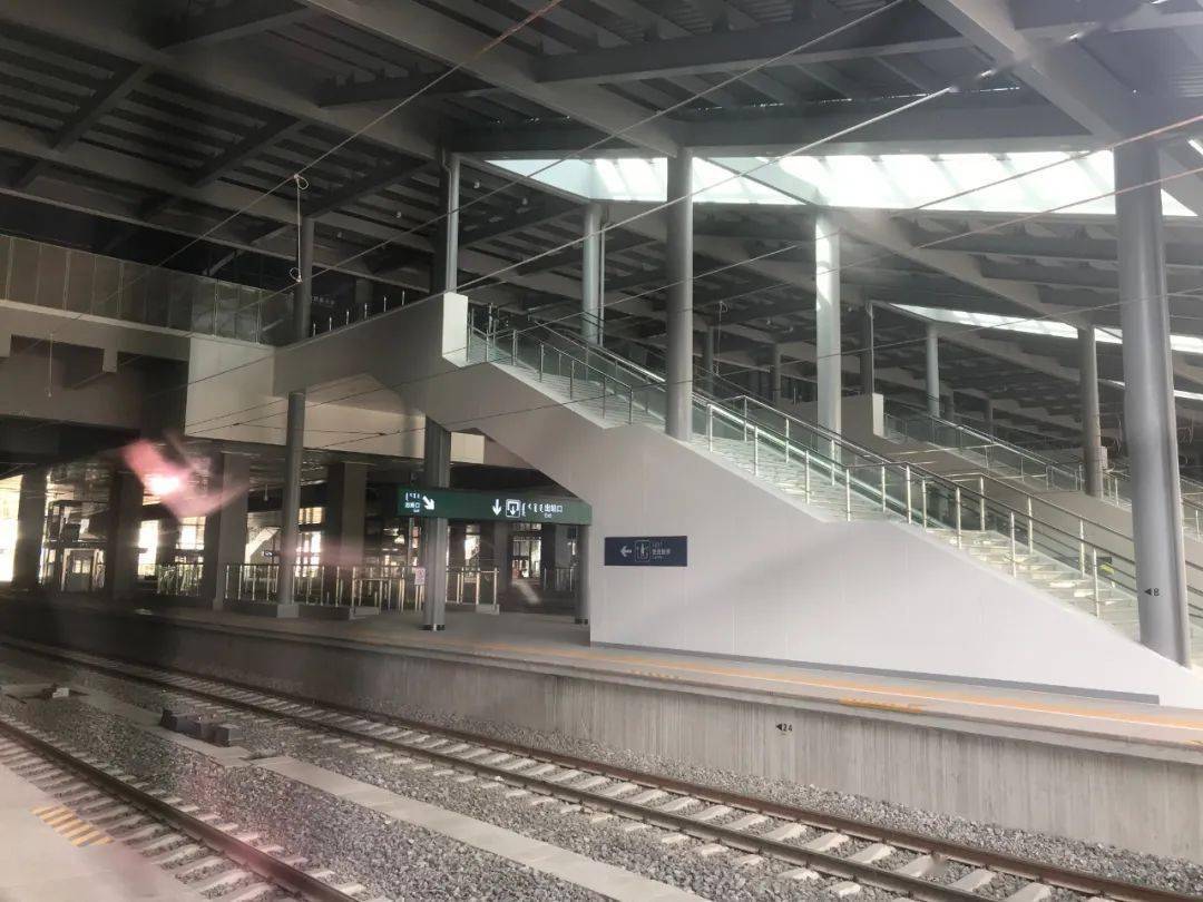 赤峰站交通枢纽建啥样了?有图有真相!_站台