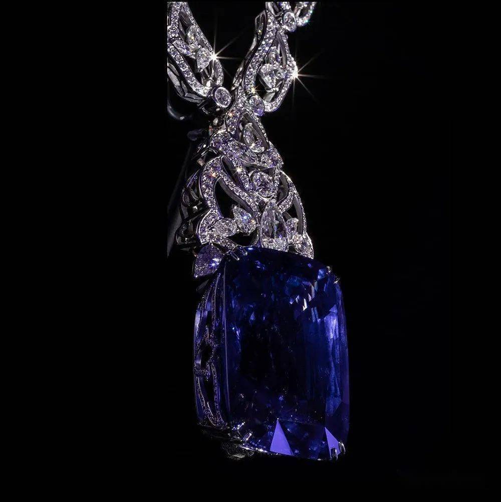 鉴赏hennoflondon矢车菊色蓝宝石巨响无与伦比的自然美感