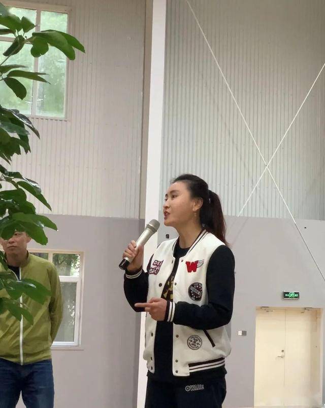 杨鸣去海城选择小球员 应该是冲着她去的,还记得女篮27号吗?_赵红