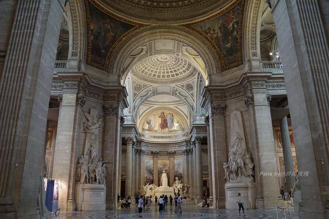 法国纪念名人的圣殿,因一名少女而建,这里曾证明了地球的自转