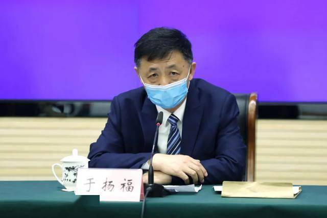 新闻发布会答记者问