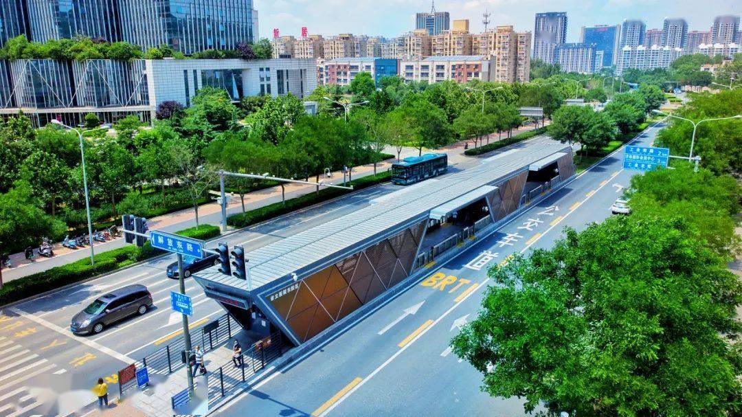 新作山水映像智享未来开启济南brt站台的锌篇章