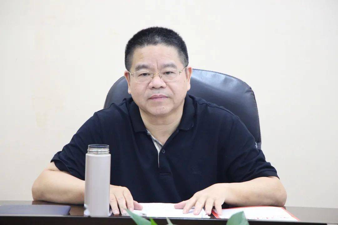 全国两会精神,市委组织部副部长,市委编办主任连新良主持会议并作讲话