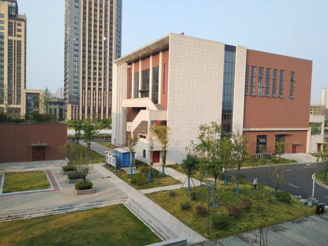 晴川高中不仅校址用的武汉三中原址,校园文化和精神亦与武汉三中一脉