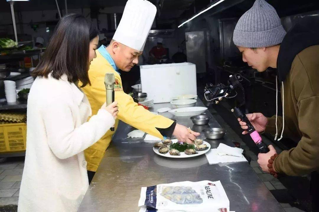 干厨师起初不是我的理想 但是既然做了餐饮行业 我就要努力 如果青春