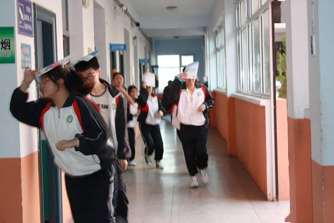 泽州二中开展教学楼防震应急演练