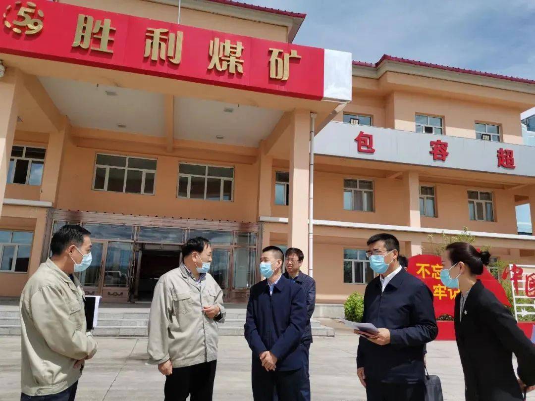 市委秘书长张智,呼伦贝尔市直有关部门负责人,牙克石市委书记王文起