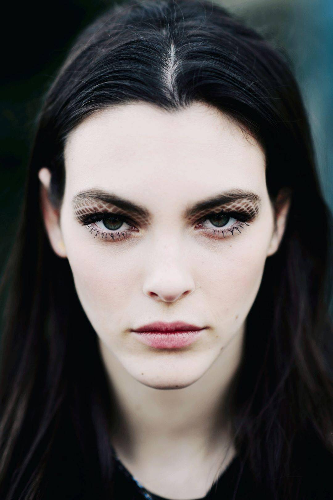 超模界的姬圈扛把子穿着1000块的婚纱嫁人咯