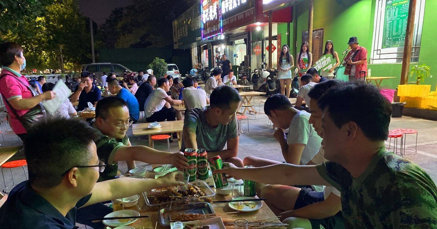 夜市喝酒照片真实图片图片