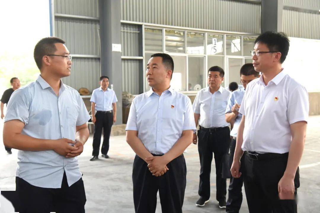 "锐之目光学签约品牌形象代言人著名歌手刘晓龙新闻发布会"在东莞成功