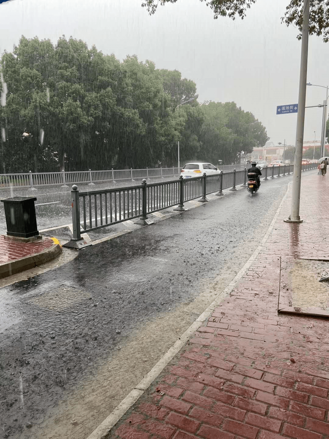 從不缺水的蘇州今天被這場大暴雨給嚇壞了最慘的是還要一直下到明天