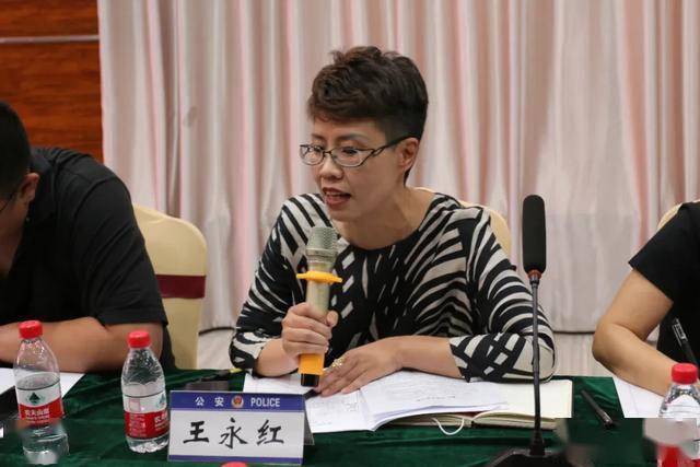 邮电七所社区党支部书记,党代表 王永红乔村副书记,人大代表 张俊兰