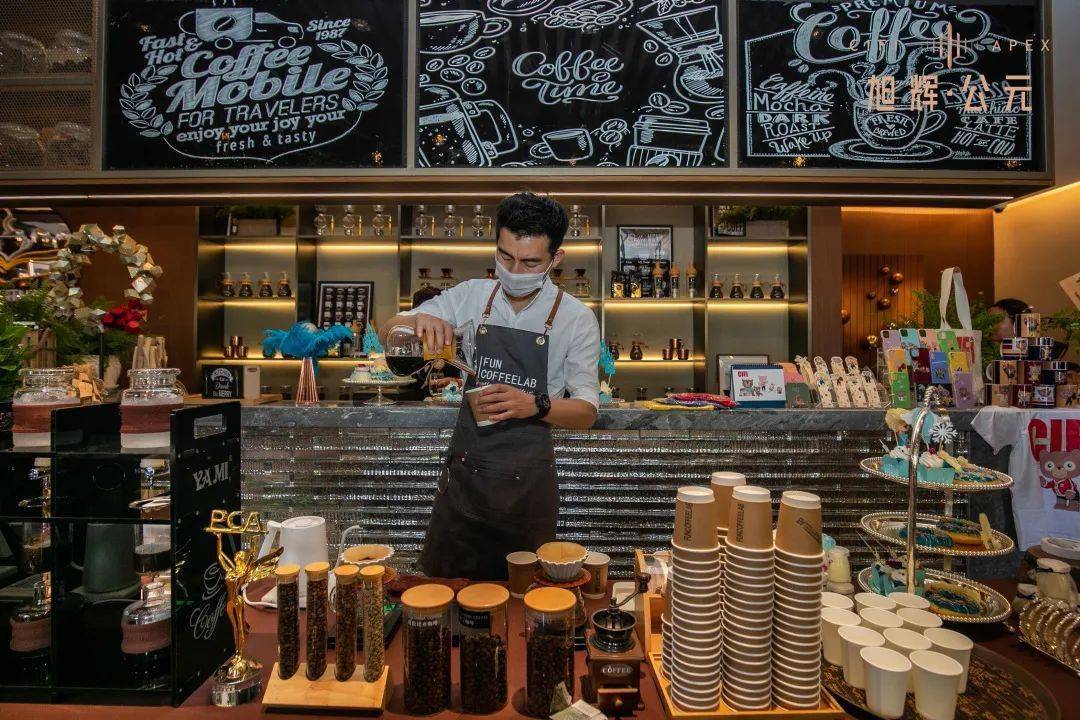 延续旭辉·公元城市精·智人居主题会客厅"曼调咖啡会客厅"的设计理念