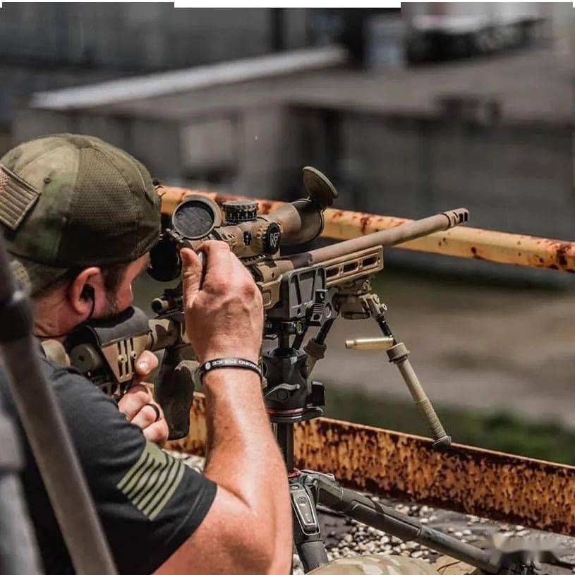 【地铁逃生辅助器无付费版不封号】玩和平精英苹果如何设置辅助功能