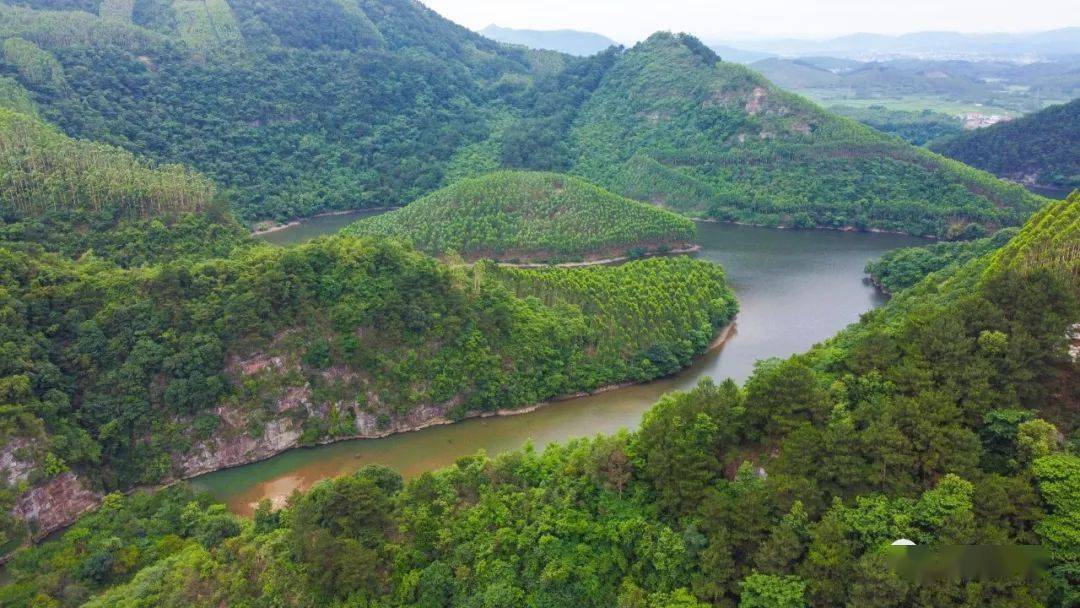 风景如画航拍被誉为宾阳的小桂林露圩百合水库