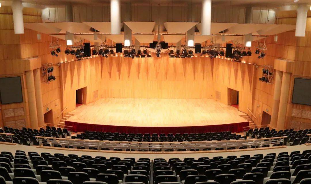 【南宁剧场】在剧场里不能「带饮料,吃东西」!观众:渴了饿了怎么办?