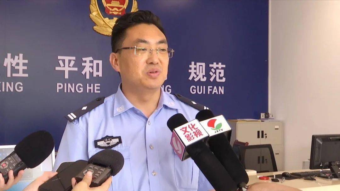 醉驾司机洋相百出有人连家住哪里都忘了