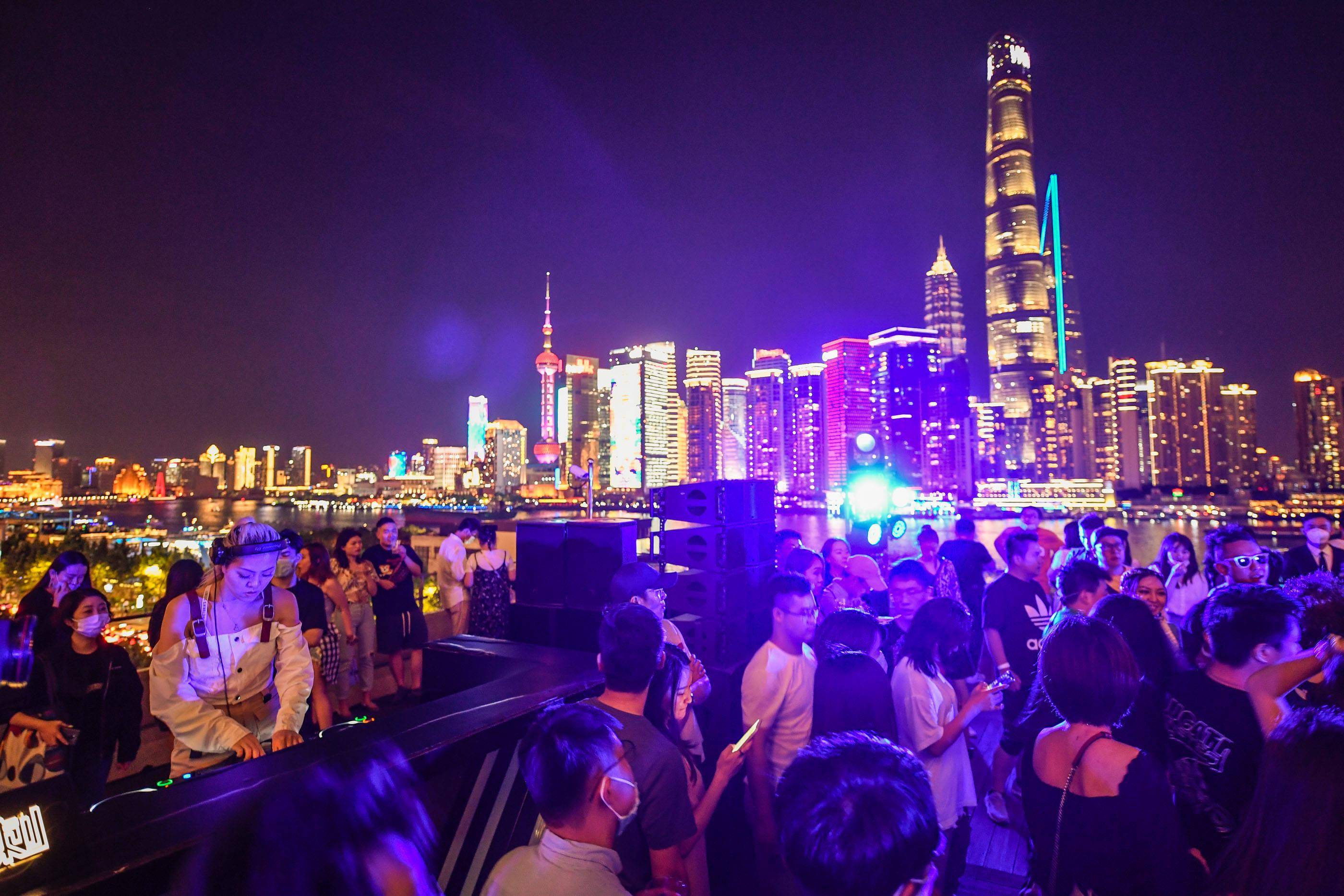 酒吧派对好去处初夏夜市嗨翻天